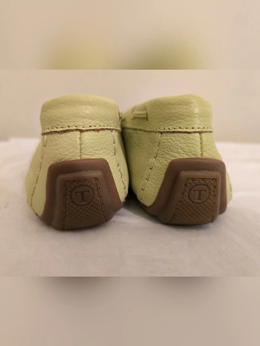 Talbots Women’s Citron Green Perforated Leather Moccasin Loafers Size 9.5 - Picture 4 of 8